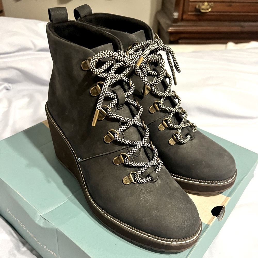 Toms “Melrose” Ankle Wedge Boots sz 10